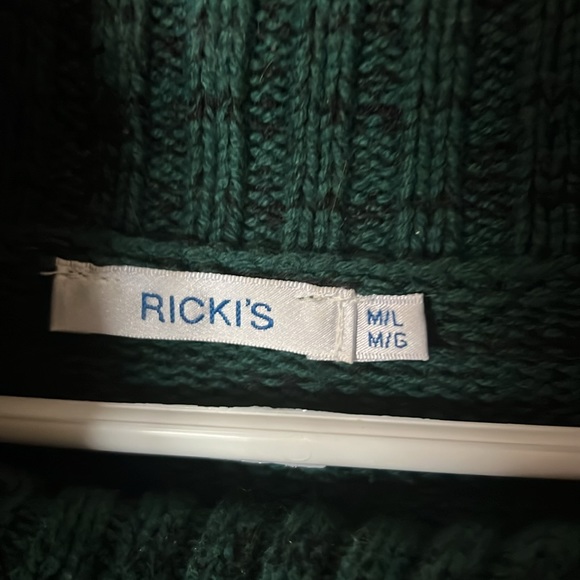 Ricki’s Poncho - rich green color - Picture 2 of 6